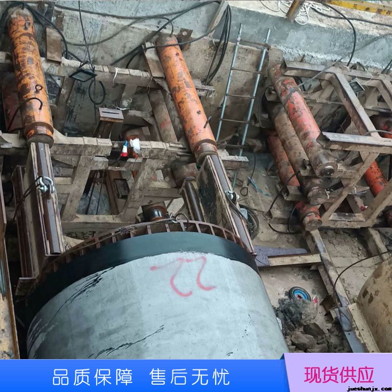 湖南頂管機(jī)千斤頂施工現(xiàn)場(chǎng)
